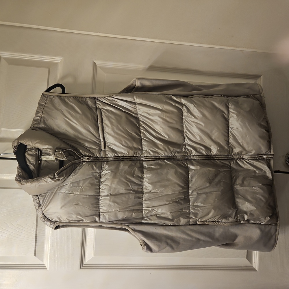 Women's puffer washable grey/silver stretch material on sides for xtra comfort